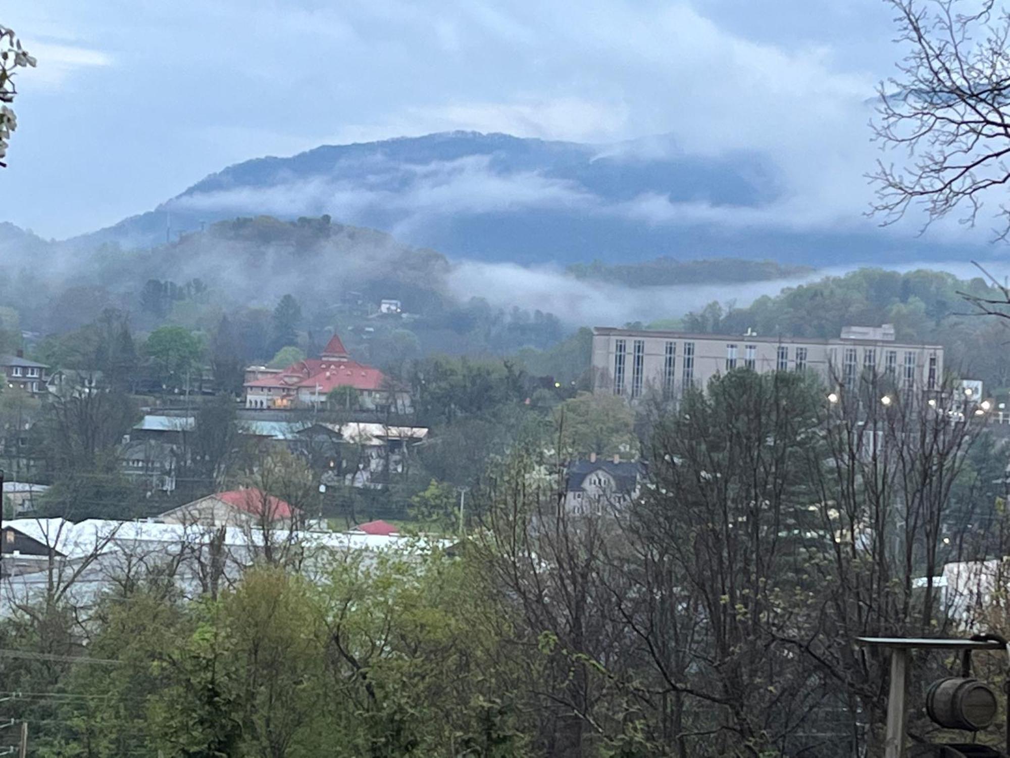 Oak Hill On Love Lane Bed And Breakfast Inn Waynesville Εξωτερικό φωτογραφία