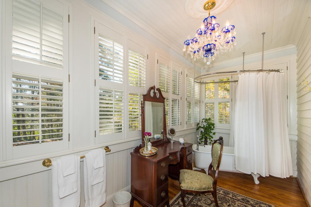 Oak Hill On Love Lane Bed And Breakfast Inn Waynesville Εξωτερικό φωτογραφία