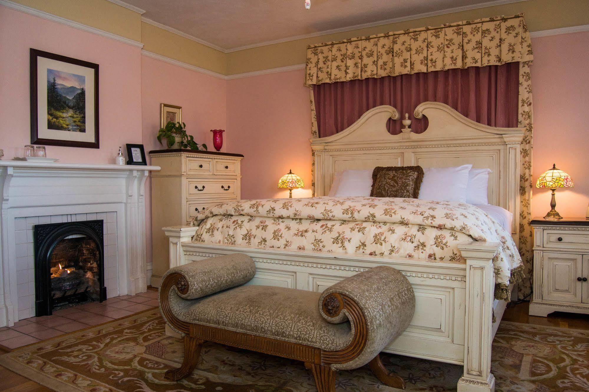 Oak Hill On Love Lane Bed And Breakfast Inn Waynesville Εξωτερικό φωτογραφία