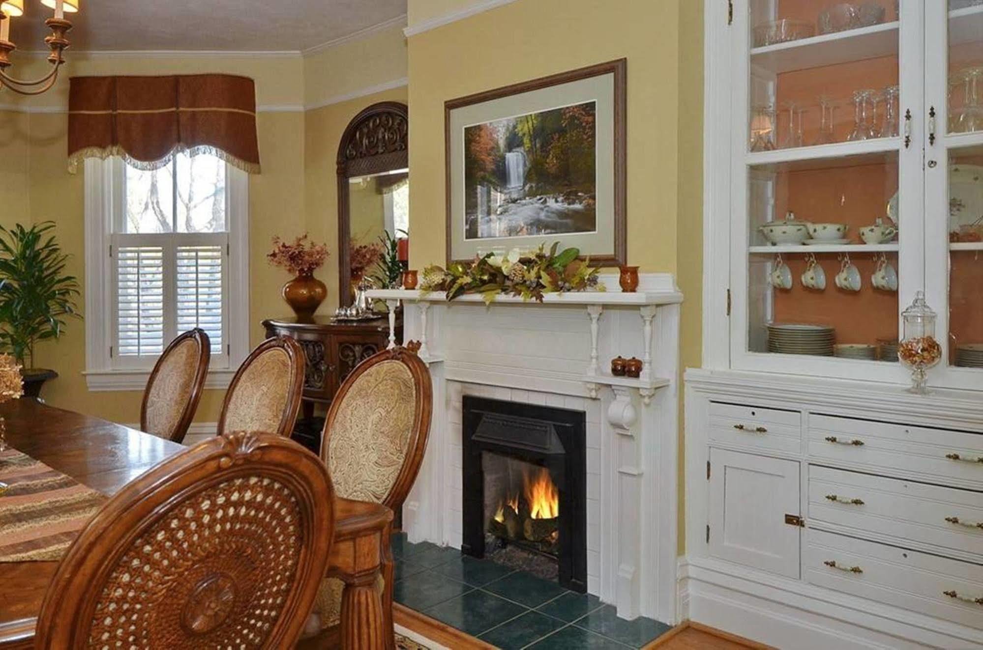Oak Hill On Love Lane Bed And Breakfast Inn Waynesville Εξωτερικό φωτογραφία