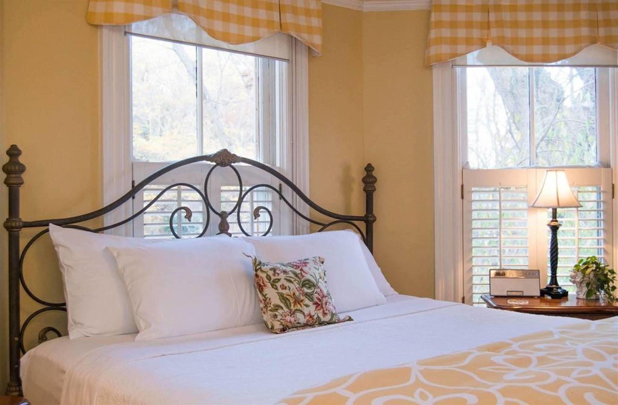 Oak Hill On Love Lane Bed And Breakfast Inn Waynesville Εξωτερικό φωτογραφία