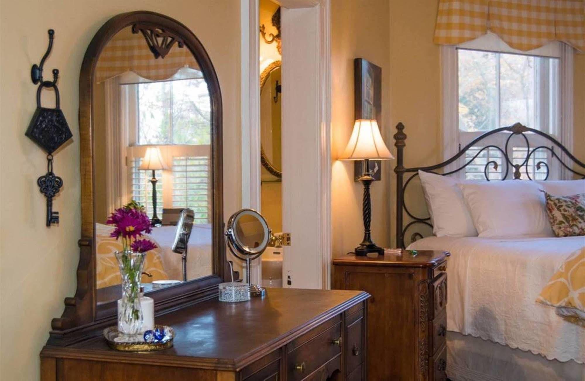 Oak Hill On Love Lane Bed And Breakfast Inn Waynesville Εξωτερικό φωτογραφία