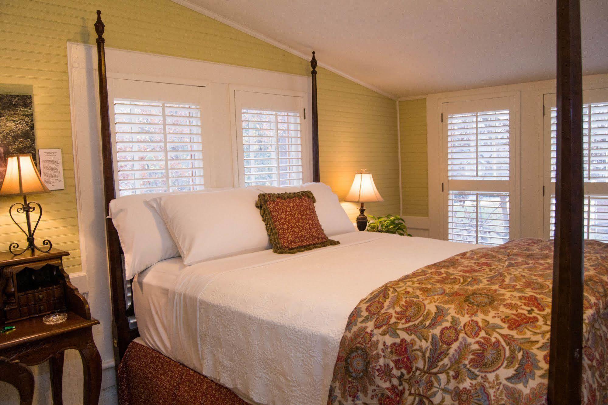 Oak Hill On Love Lane Bed And Breakfast Inn Waynesville Εξωτερικό φωτογραφία